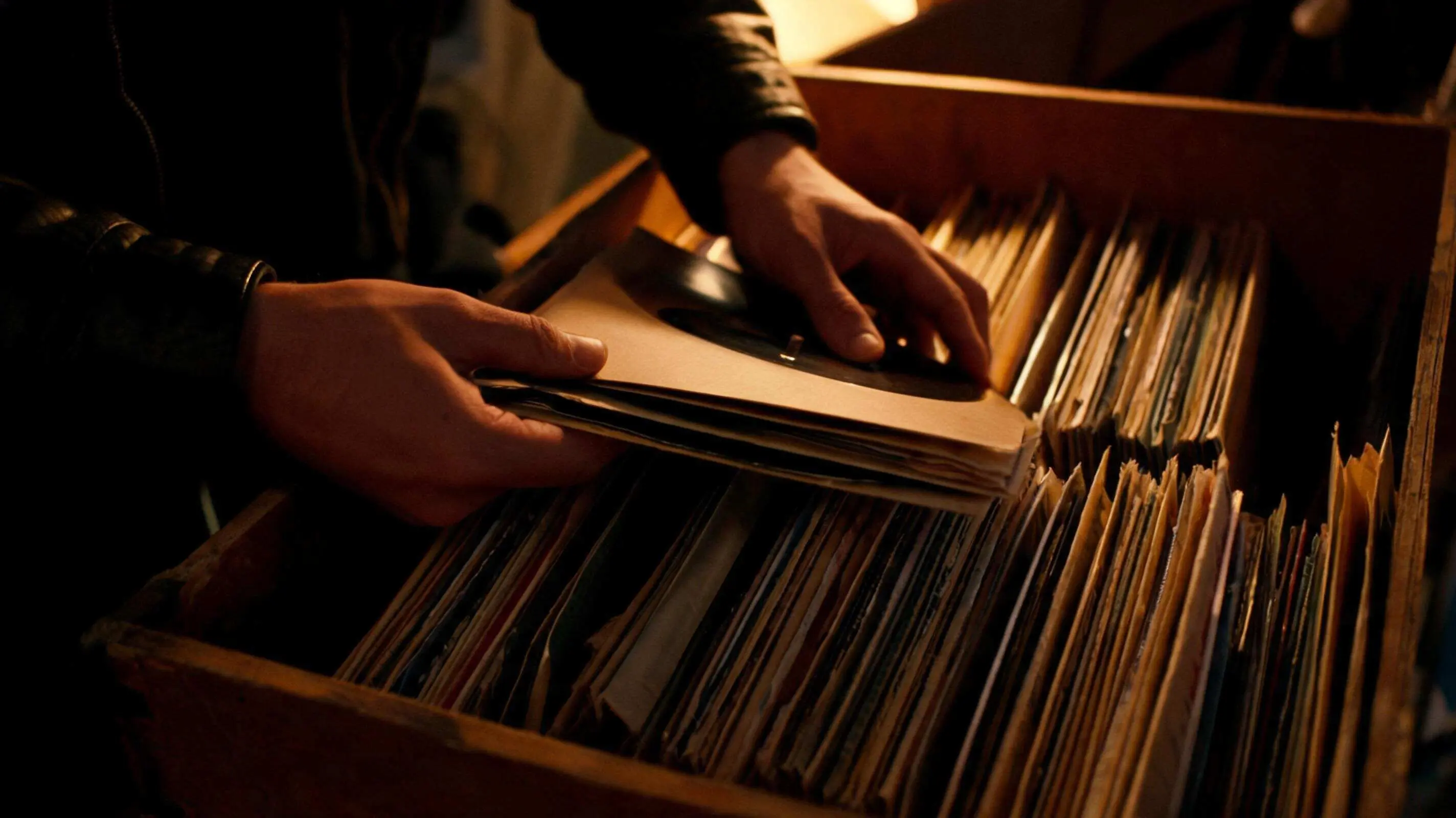 What is sampling in music? A complete guide for producers