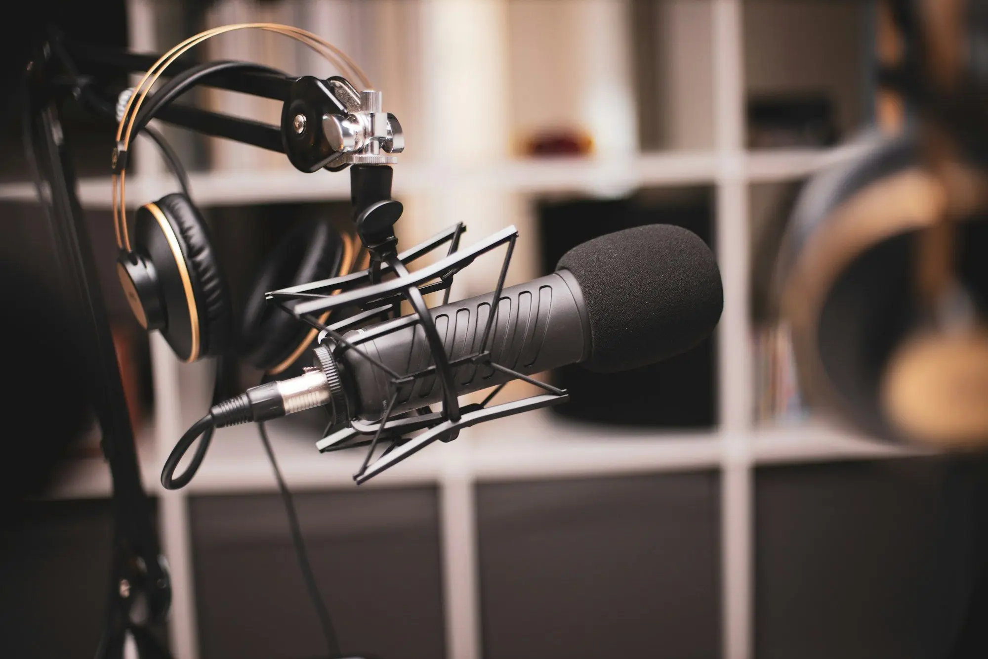 Adjust microphone positions in ACE Studio
